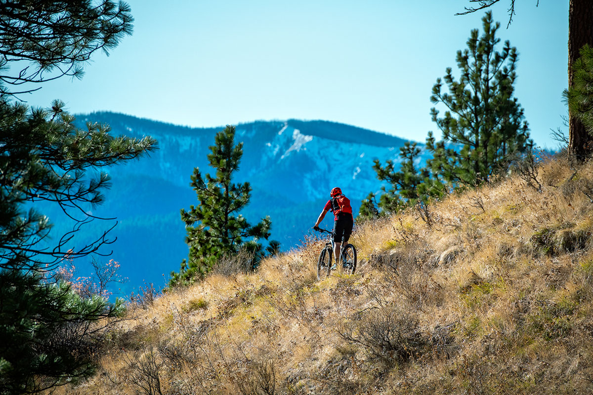 Mountain Bikes Under $1,000 (riding)